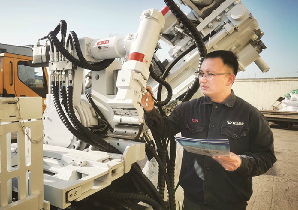 ?全國煤炭工業(yè)勞動模范：陸瑾